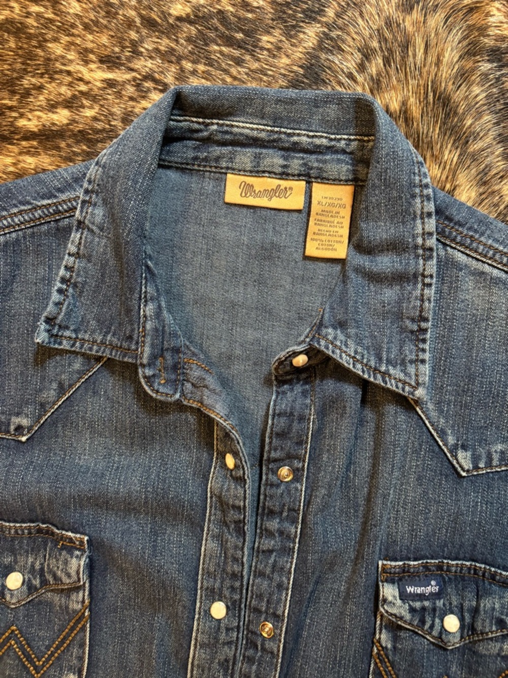 Women’s Wrangler Pearl Snap Denim Shirt, Western Button Up, Size XL - Picture 4 of 7